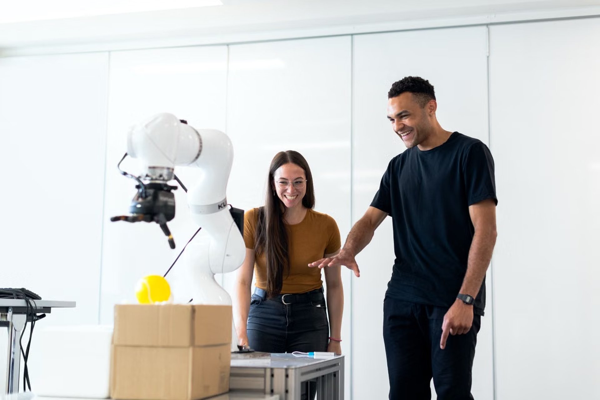 Wie gelangt NVIDIA Isaac GR00T 1.7 von der Simulation zum Einsatz auf humanoiden Robotern?