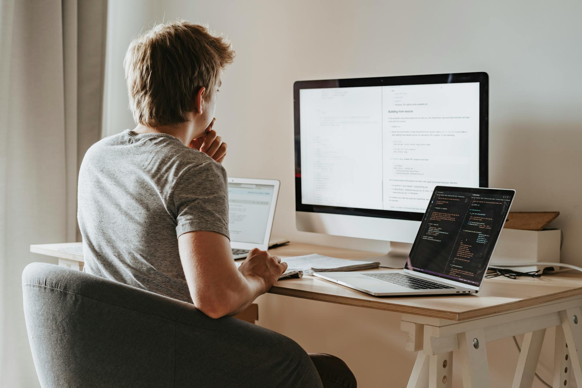 Developer workstation with Windows laptop and remote Mac concept for Xcode builds