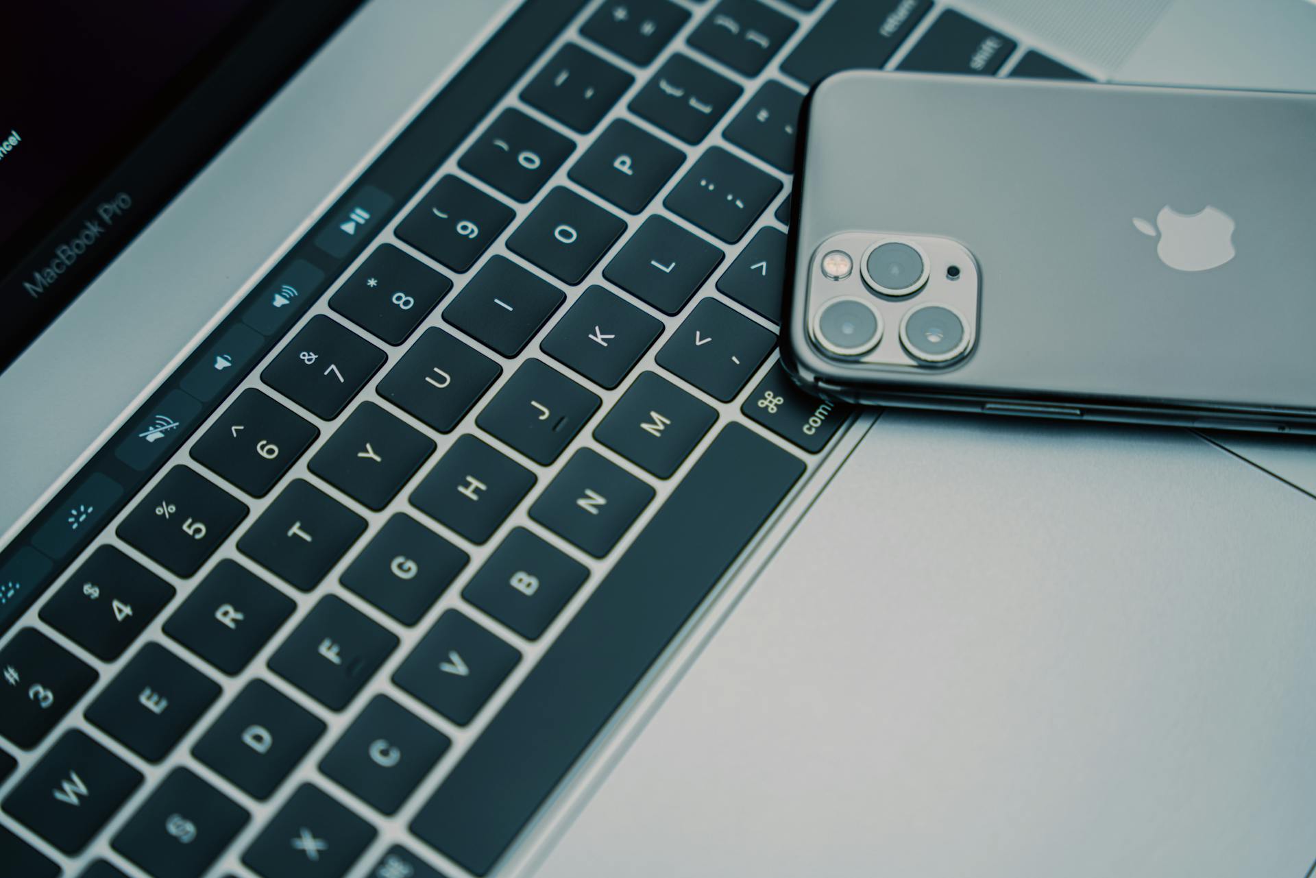 複数デバイスと AI デスクトップ—Aluminium OS、Windows、macOS、クロスデバイス