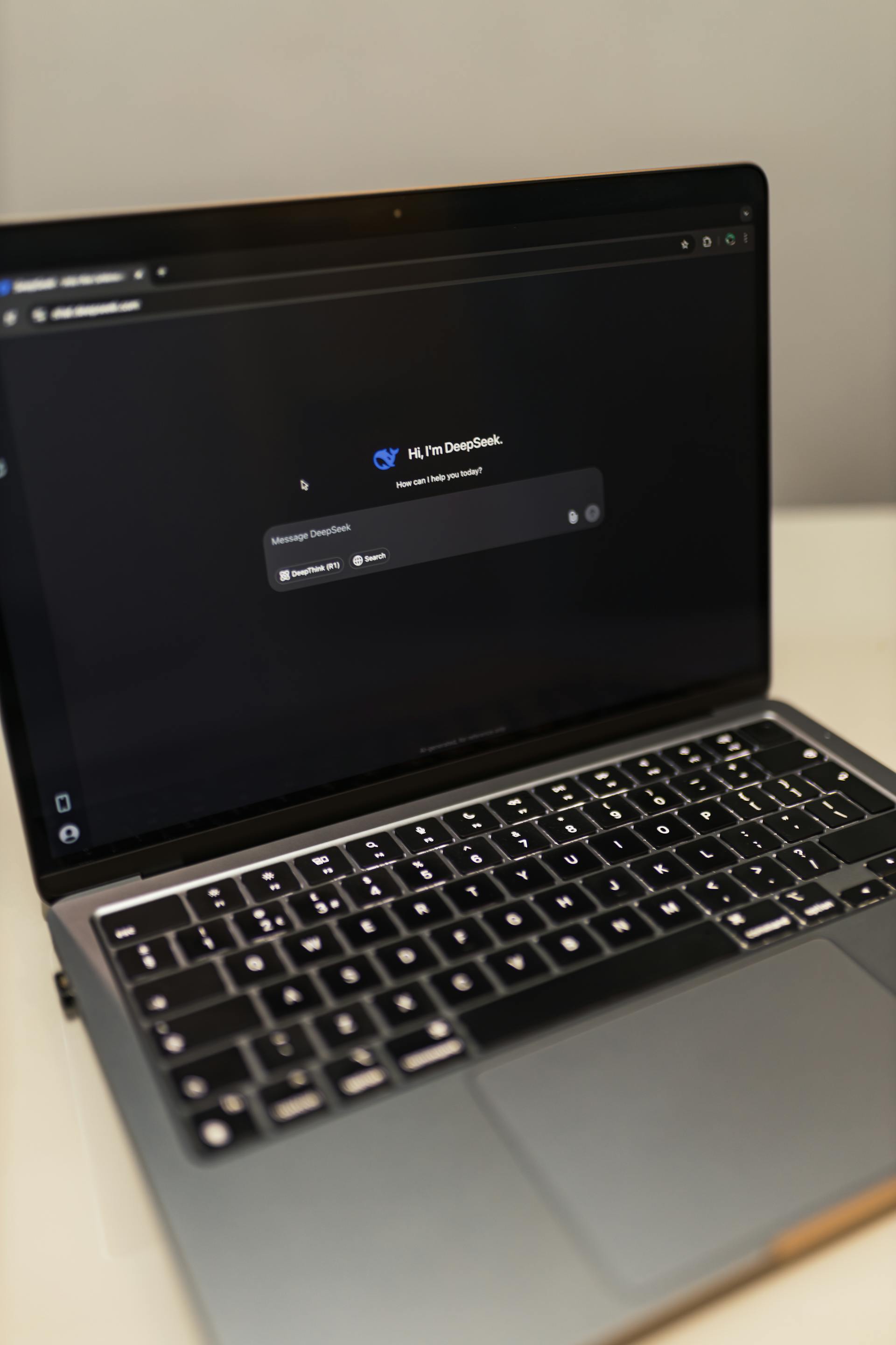 多设备笔记本与 AI 桌面——Aluminium OS、Windows、macOS 与跨设备协同
